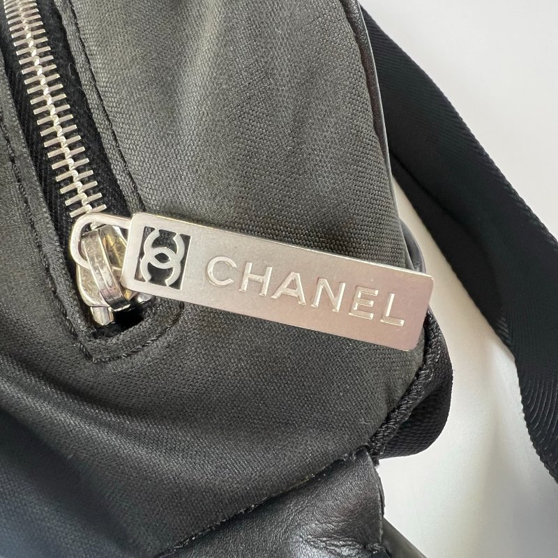 CHANEL 肩背包尼龍黑方格 11開-8