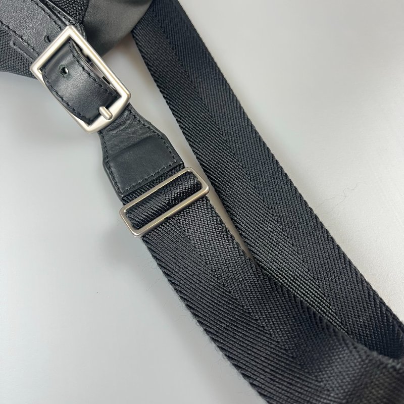 CHANEL 肩背包尼龍黑方格 11開-9