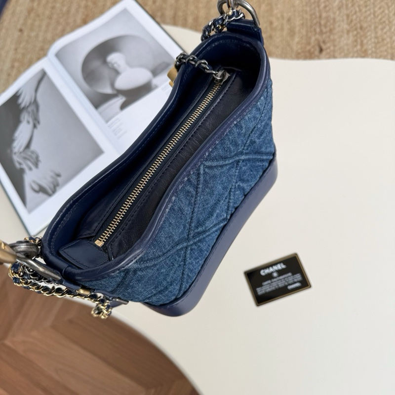 Chanel香奈兒牛仔流浪包小號手柄款-4