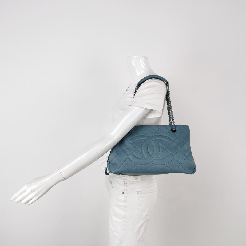 Chanel牛皮純色菱格絎縫雙CLogo壓紋單肩包-1