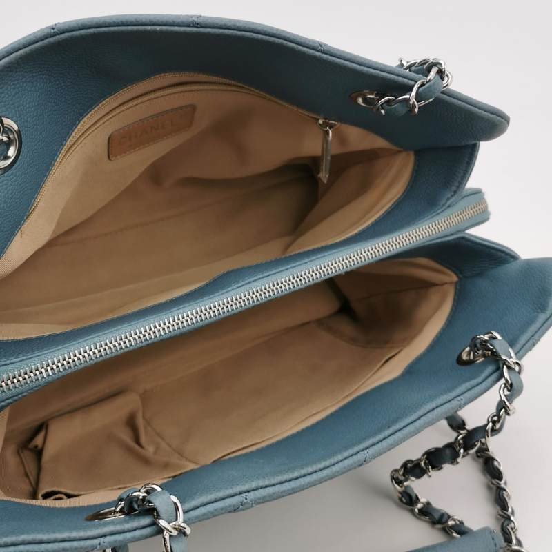 Chanel牛皮純色菱格絎縫雙CLogo壓紋單肩包-6