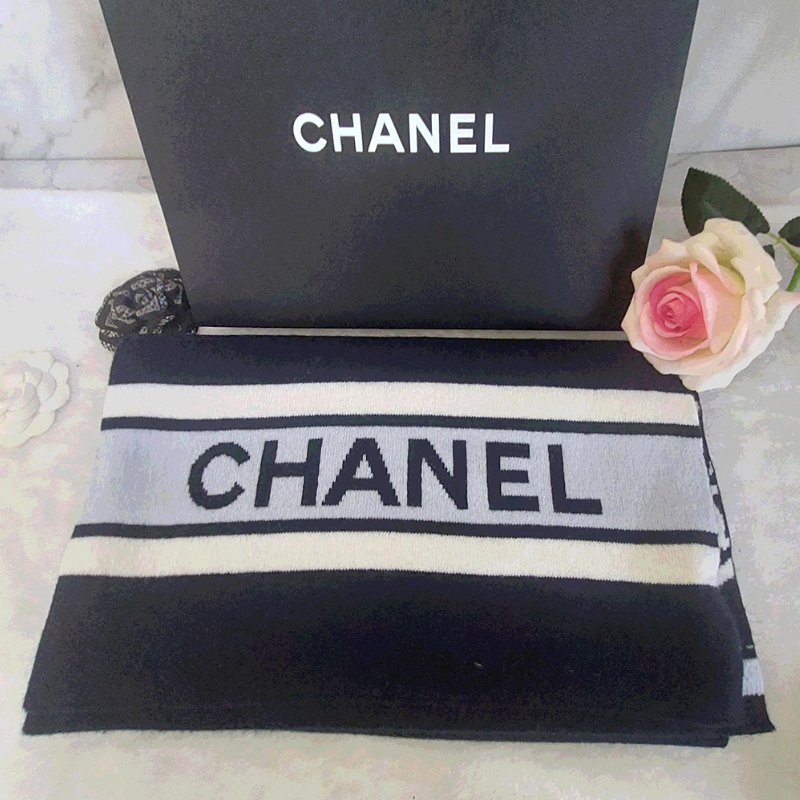 CHANEL香奈兒 經典雙C文字LOGO 羊絨圍巾~(海軍藍)-29