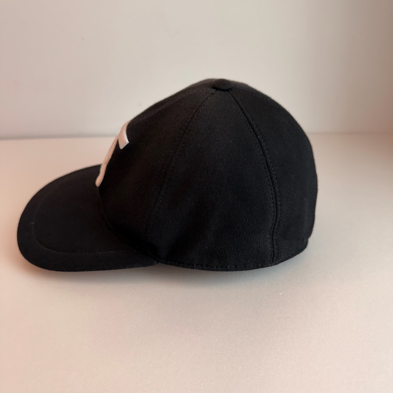 Burberry刺繡黑色鴨舌帽 L-1