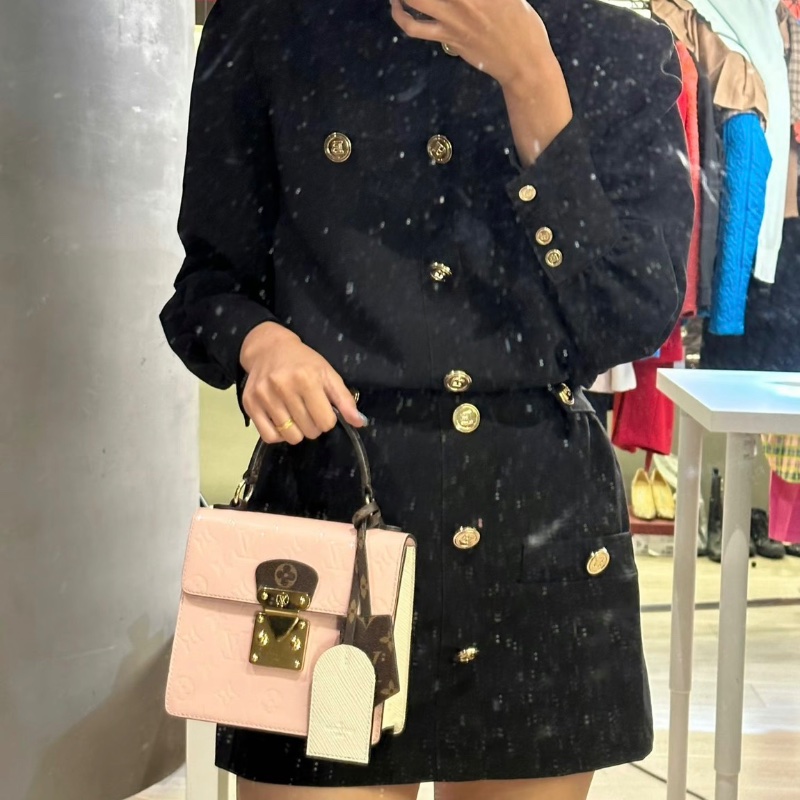 LV 櫻花粉漆皮Spring street系列 19*8*16.5cm  98新配件肩帶盒子塵袋-0