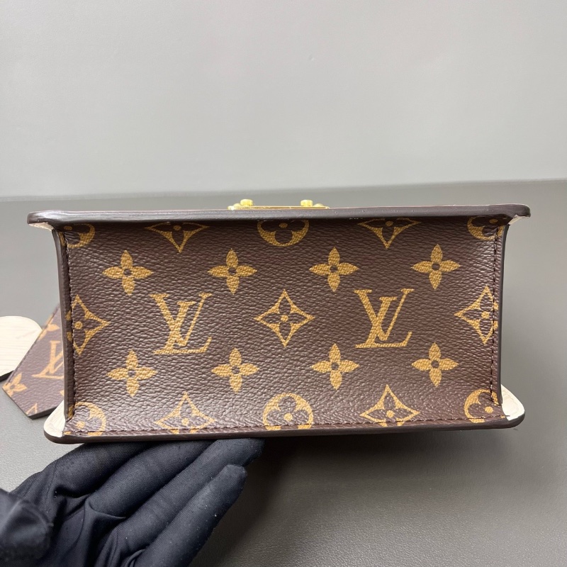 LV 櫻花粉漆皮Spring street系列 19*8*16.5cm  98新配件肩帶盒子塵袋-5