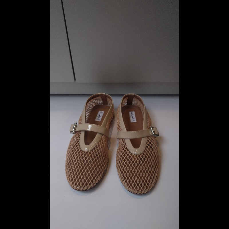 Alaia 駝色網狀平底鞋-0