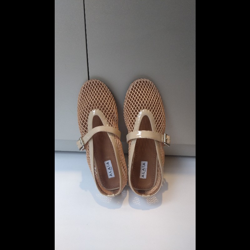 Alaia 駝色網狀平底鞋-1