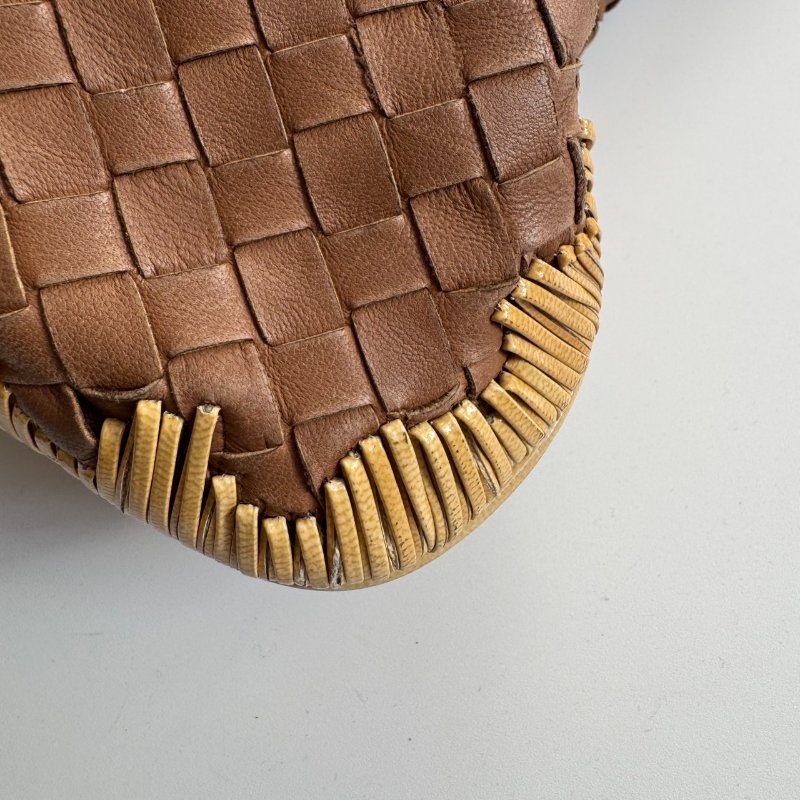 🌟絕版款式 BV 駝色側邊金色漆皮肩背包-2