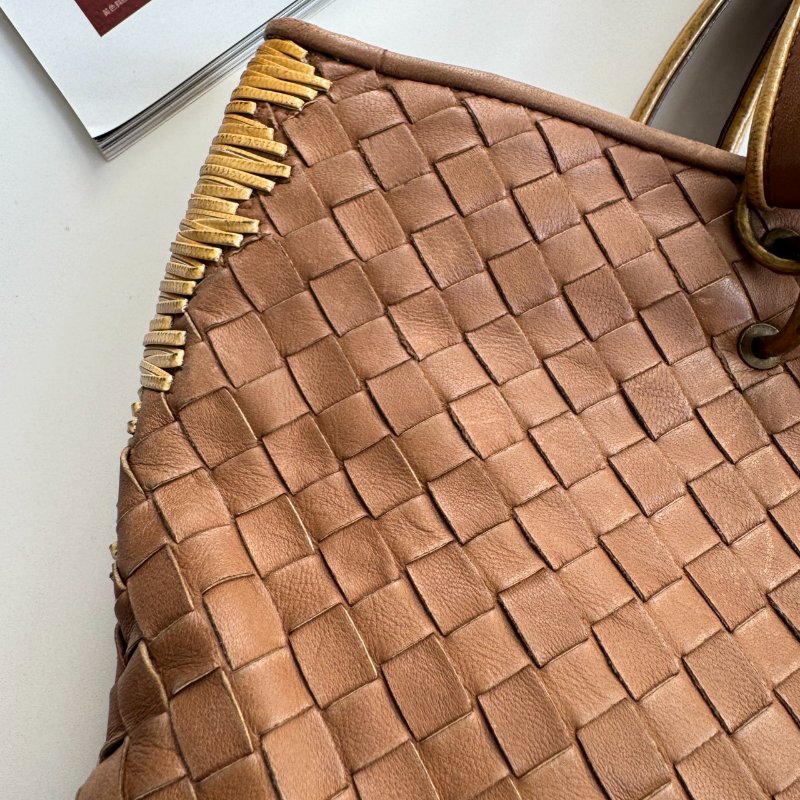 🌟絕版款式 BV 駝色側邊金色漆皮肩背包-12