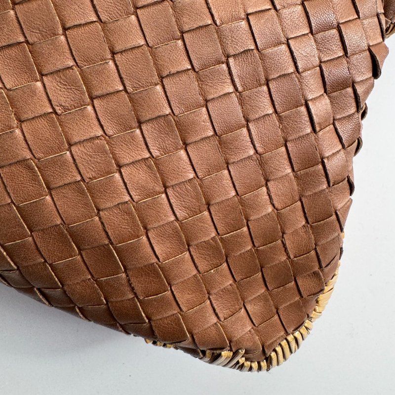 🌟絕版款式 BV 駝色側邊金色漆皮肩背包-13