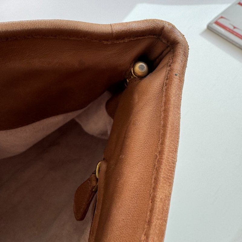 🌟絕版款式 BV 駝色側邊金色漆皮肩背包-28