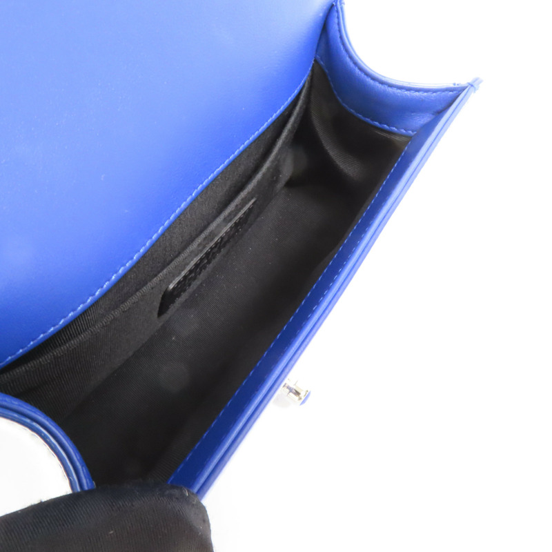 CHANEL 漆皮皮革Boy 20銀扣鏈帶肩背袋-4