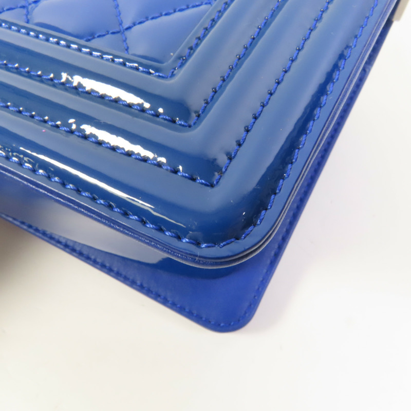 CHANEL 漆皮皮革Boy 20銀扣鏈帶肩背袋-11