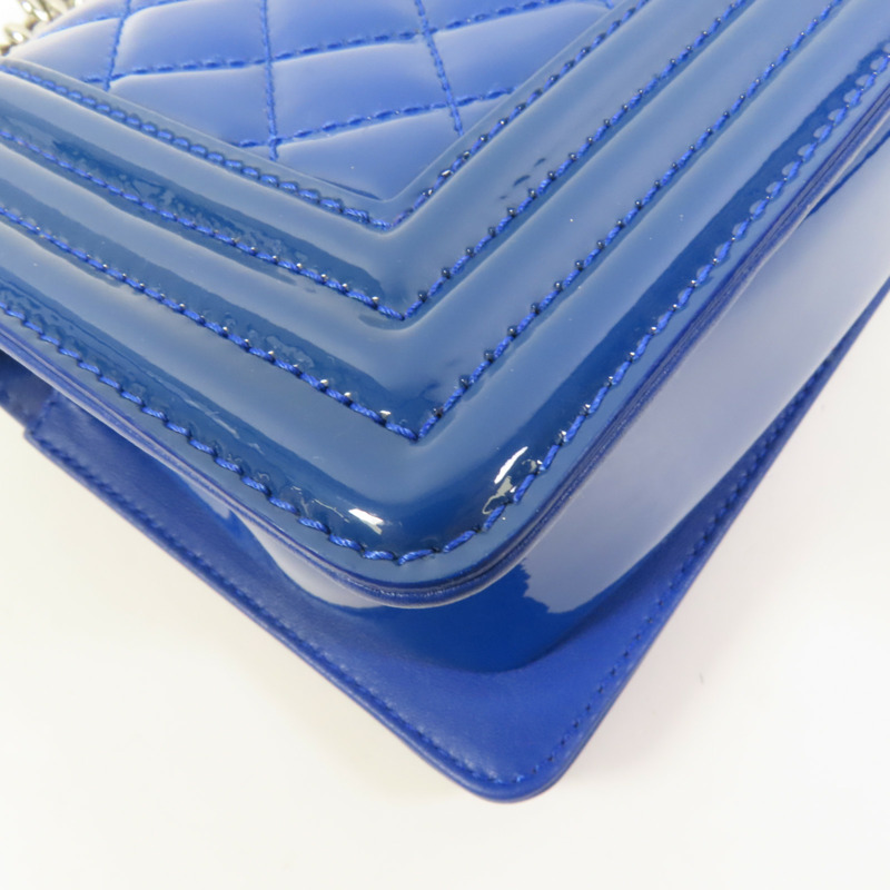 CHANEL 漆皮皮革Boy 20銀扣鏈帶肩背袋-12