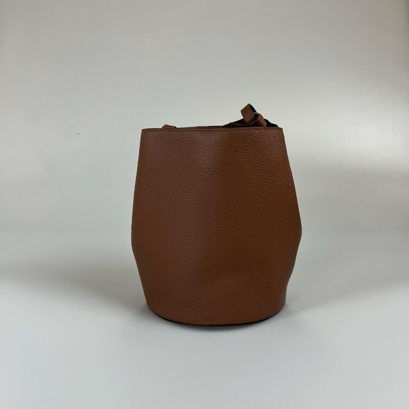 BURBERRY 咖色皮革水桶包-1