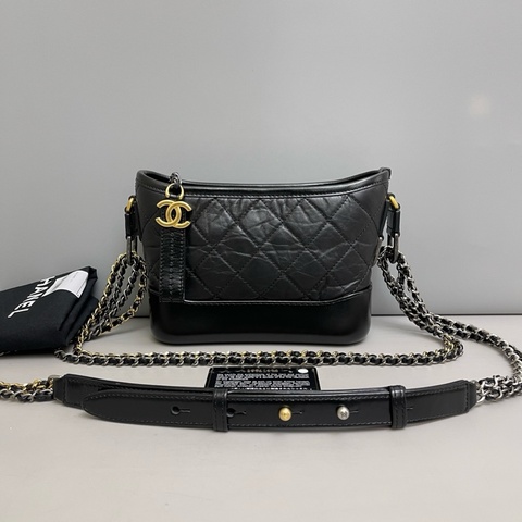 🌷甜價只有一顆！Chanel 香奈兒 Gabrielle 牛皮流浪包 黑金 小號 保卡款