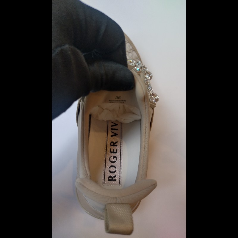 Roger Vivier 駝色布方框水鑽休閒鞋-11