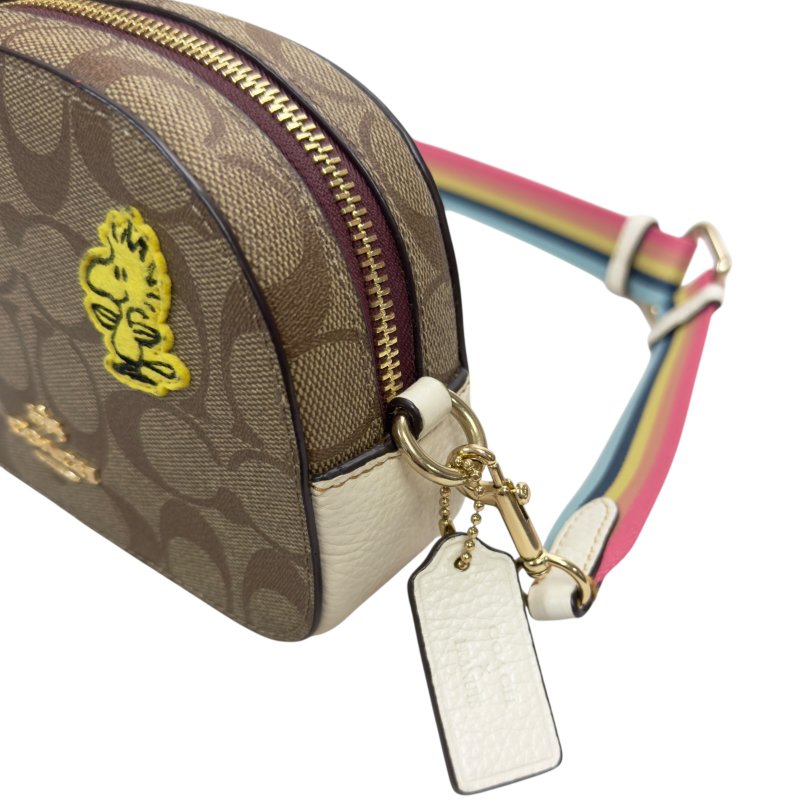 Coach 聯乘 Snoopy 斜揹袋-4