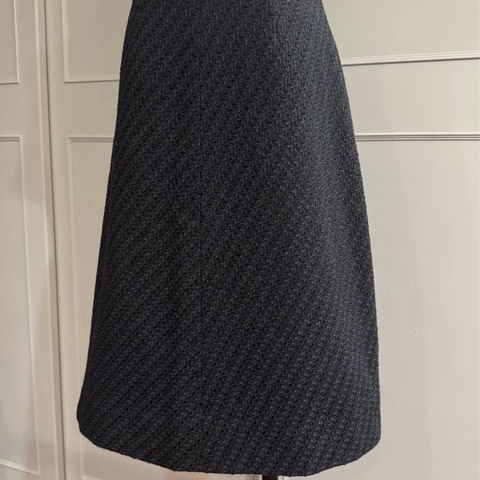 《新歡舊愛》正品CHANEL深藍色毛呢喃料A字型及膝裙38