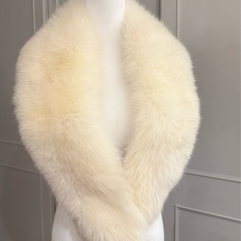 《新歡舊愛》近新正品Burberry大狐狸毛皮草澎澎批肩