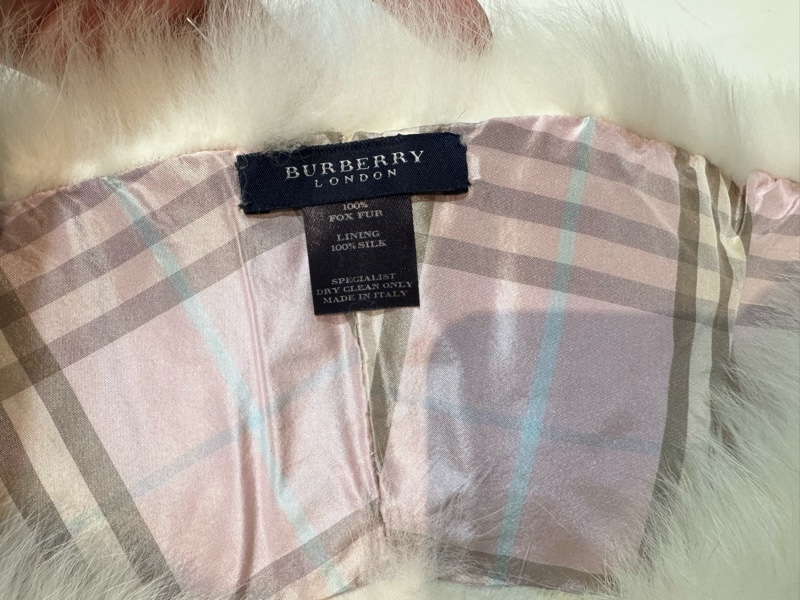 《新歡舊愛》近新正品Burberry大狐狸毛皮草澎澎批肩-3