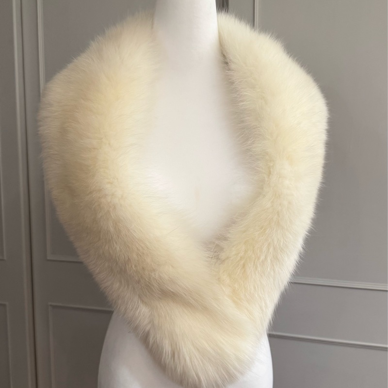 《新歡舊愛》近新正品Burberry大狐狸毛皮草澎澎批肩-5
