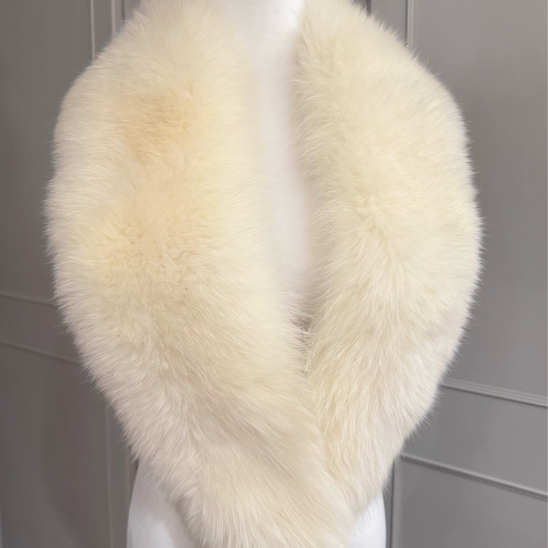 《新歡舊愛》近新正品Burberry大狐狸毛皮草澎澎批肩-6