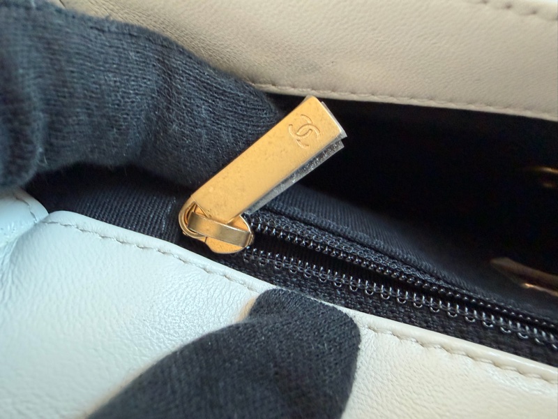 CHANEL 白色19bag 晶片款/購證/手袋🤍金銀鏈條-21
