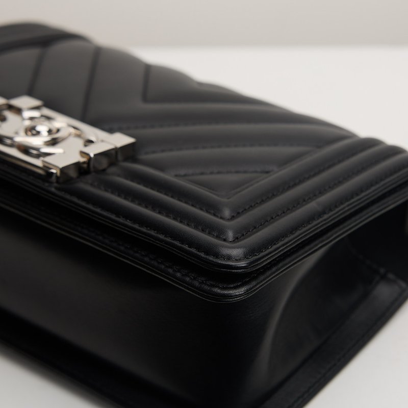 二手Chanel Boy20 山形紋黑銀牛-5