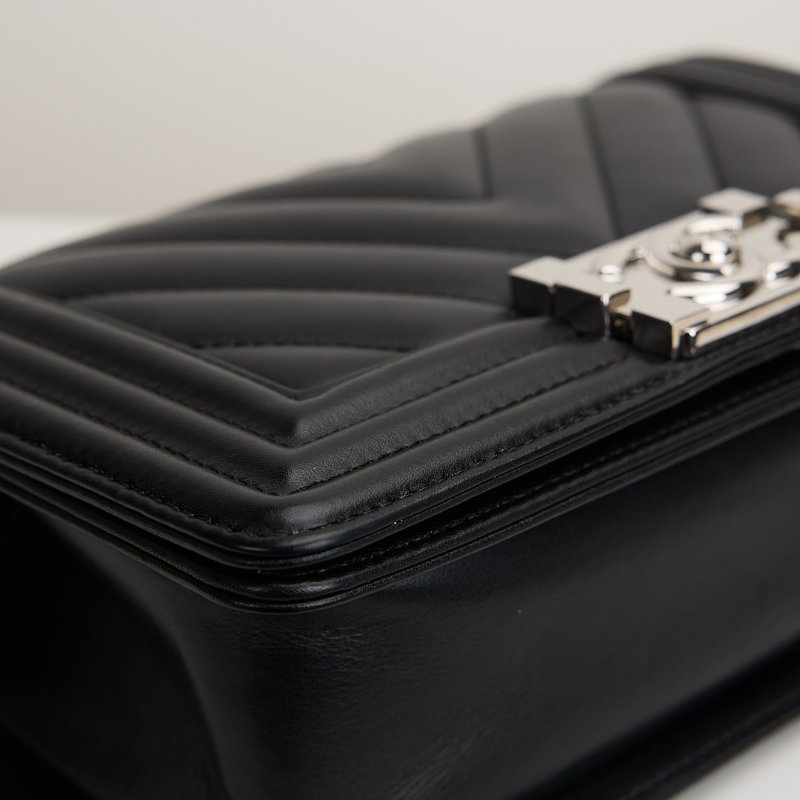 二手Chanel Boy20 山形紋黑銀牛-6