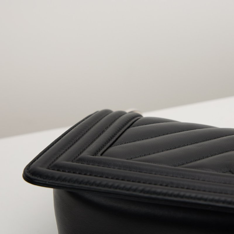 二手Chanel Boy20 山形紋黑銀牛-8