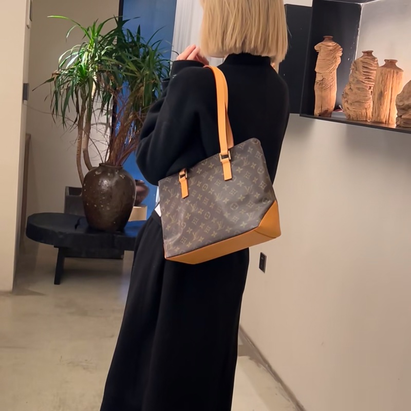 【97新 ✨ 全網最低價！】LV Piano Tote鋼琴托特 巨星之選經典款 目前專櫃在售8萬新台幣-10