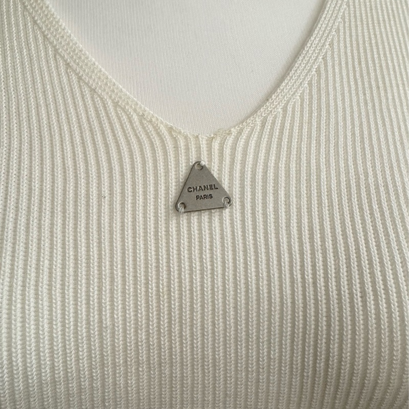 《新歡舊愛》閒置新品正品CHANEL香奈兒白色五分繡針織上衣-1
