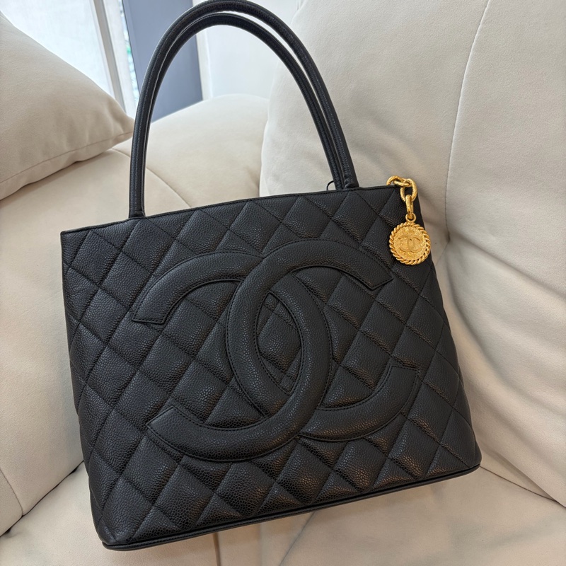 Chanel 希爾頓荔枝牛皮金幣包-5