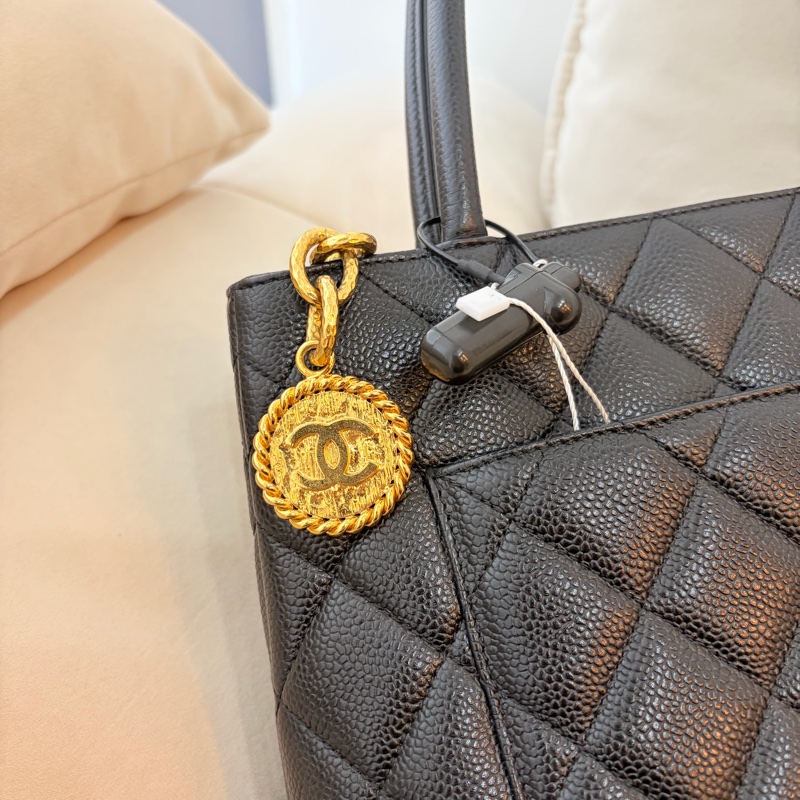 Chanel 希爾頓荔枝牛皮金幣包-7