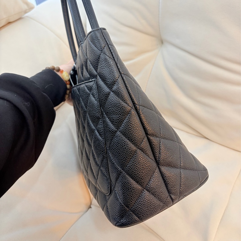 Chanel 希爾頓荔枝牛皮金幣包-8