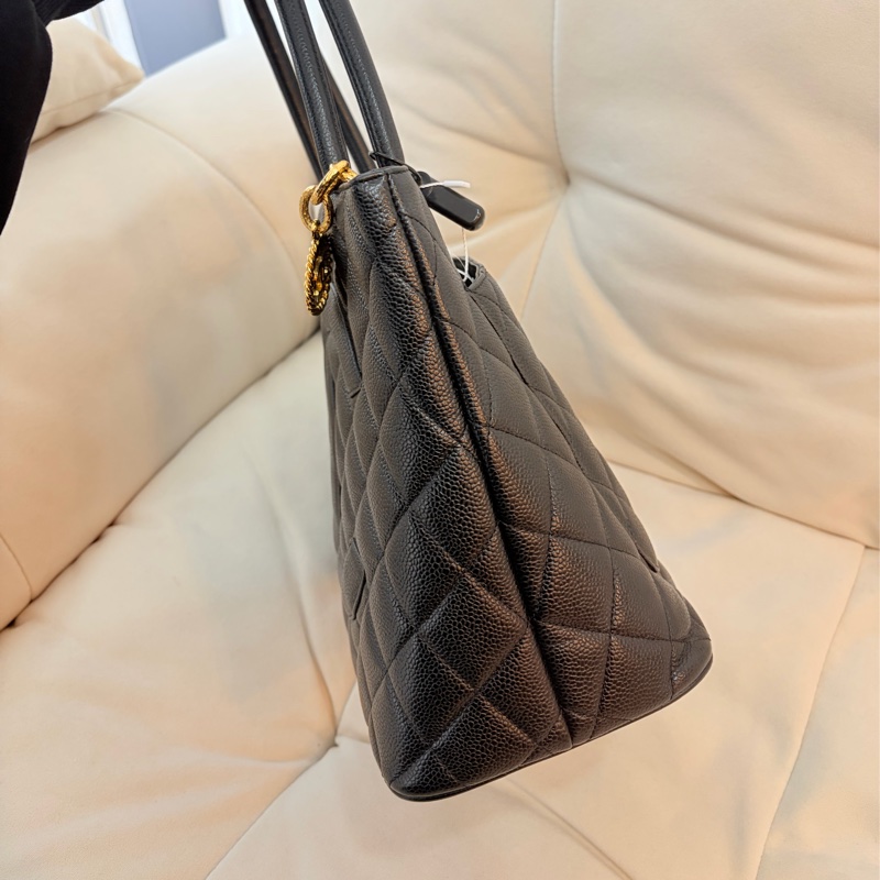 Chanel 希爾頓荔枝牛皮金幣包-9