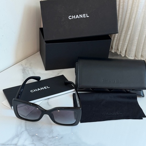 Chanel 黑色墨鏡logo 盒子🖤🩶戴上墨鏡不畏不懼