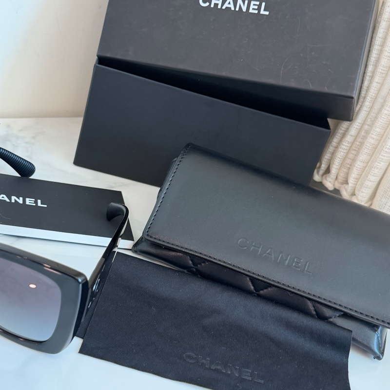 Chanel 黑色墨鏡logo 盒子🖤🩶戴上墨鏡不畏不懼-2