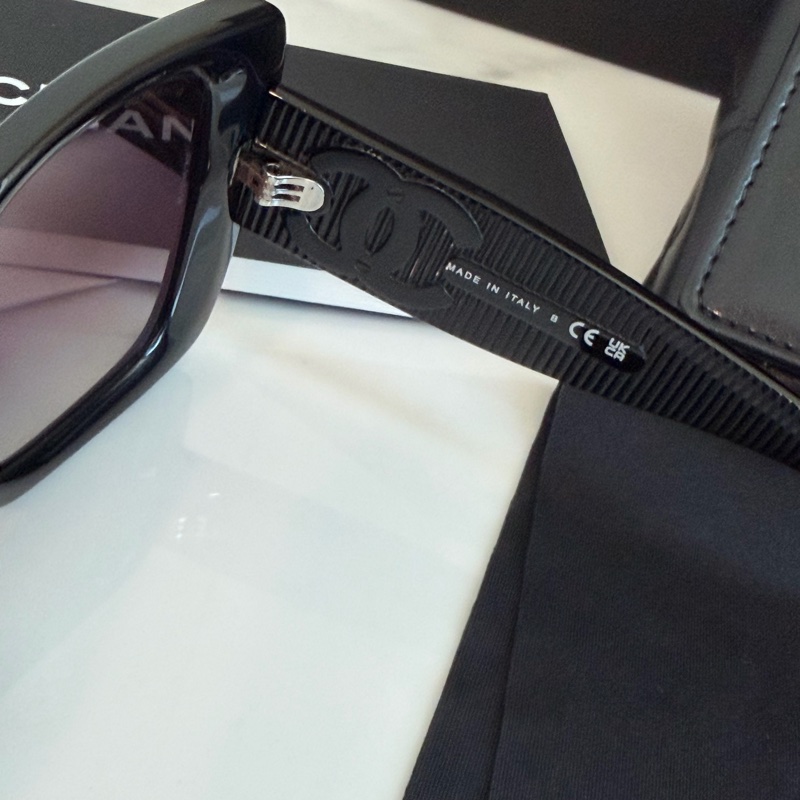 Chanel 黑色墨鏡logo 盒子🖤🩶戴上墨鏡不畏不懼-3