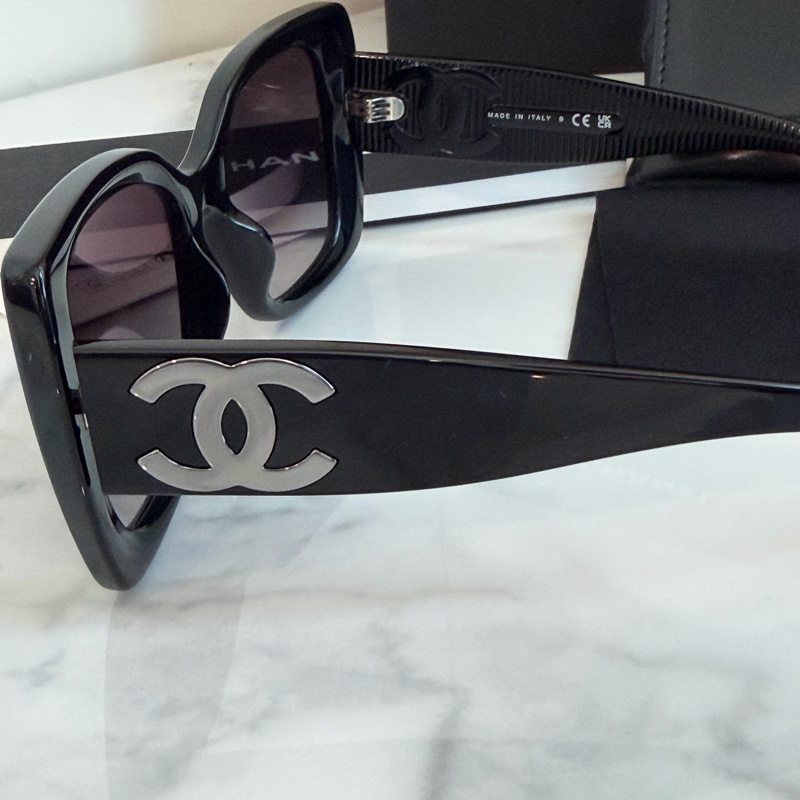 Chanel 黑色墨鏡logo 盒子🖤🩶戴上墨鏡不畏不懼-4