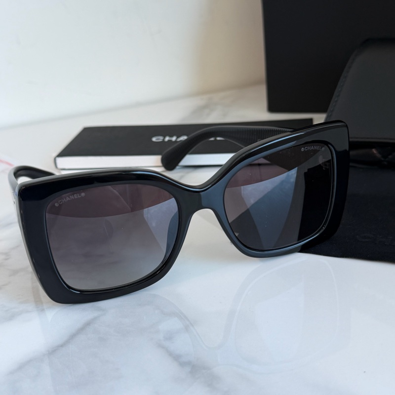 Chanel 黑色墨鏡logo 盒子🖤🩶戴上墨鏡不畏不懼-8