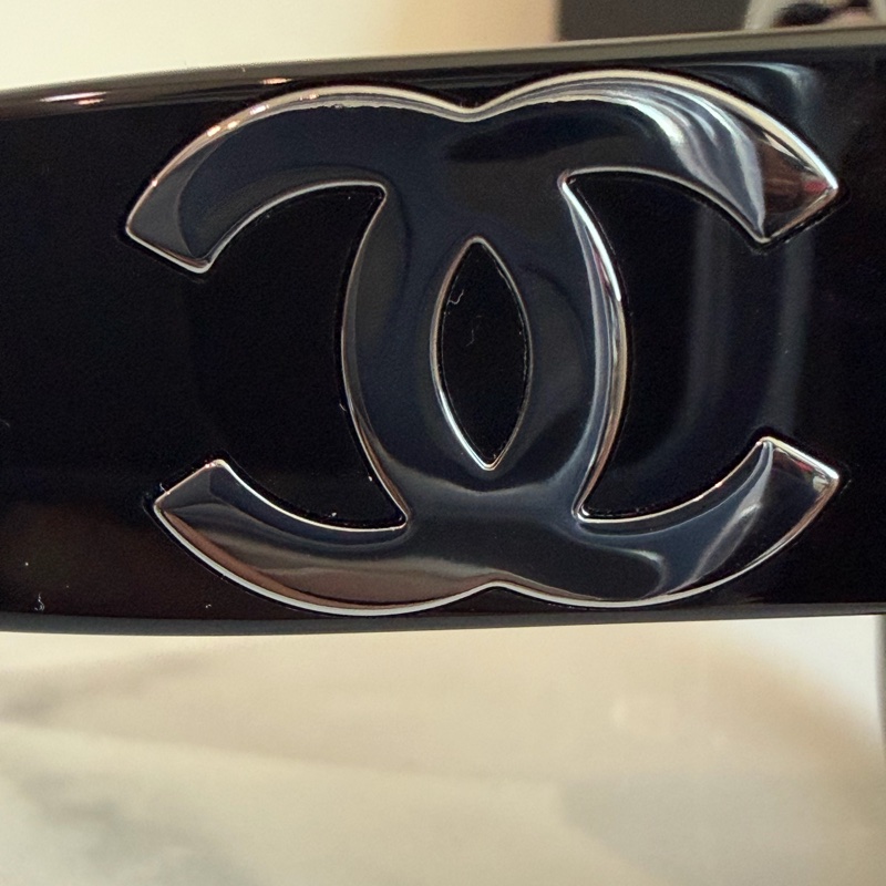 Chanel 黑色墨鏡logo 盒子🖤🩶戴上墨鏡不畏不懼-9