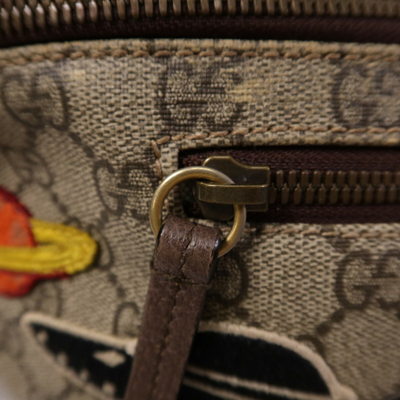 GUCCI 塗層帆布GG Supreme Courrier金扣腰包-16