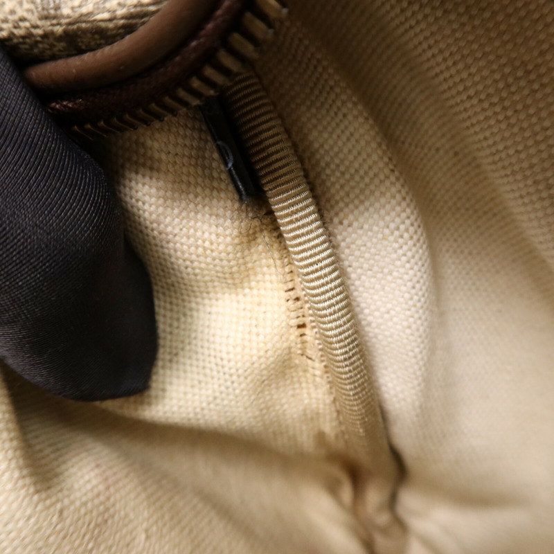 GUCCI 塗層帆布GG Supreme Courrier金扣腰包-17