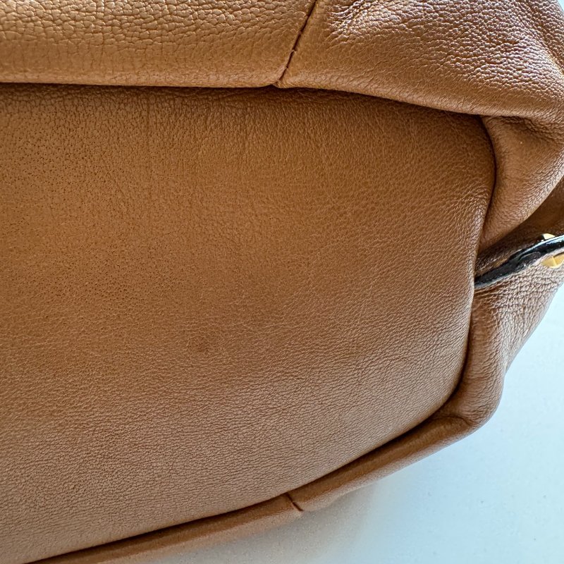 🎉美國大牌  Marc Jacobs 駝色金色鎖頭手提包-17