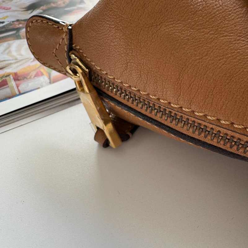 🎉美國大牌  Marc Jacobs 駝色金色鎖頭手提包-19