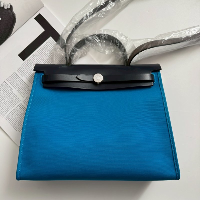 ✨A刻 近九成新 Hermes 藍色拼黑色皮革Herbag-0