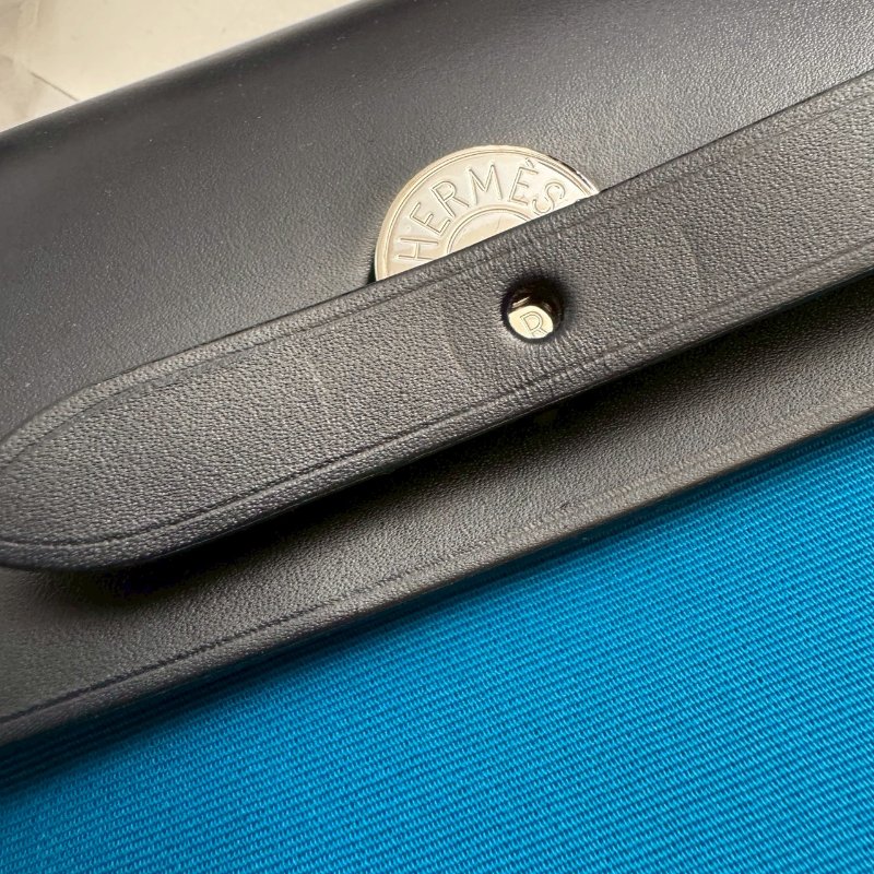 ✨A刻 近九成新 Hermes 藍色拼黑色皮革Herbag-3
