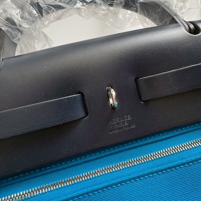 ✨A刻 近九成新 Hermes 藍色拼黑色皮革Herbag-19